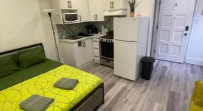 Exclusive Queen St Downtown Full House-PRIVATE PATIO - Image 2