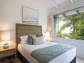 Beachside 2-Bed House with Pool, Courtyard & BBQ - Image 2