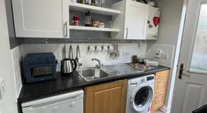 Chrysanthemum Drive stays - Image 2