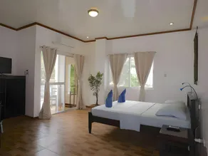 Cocoloco Beach Resort - Image 2