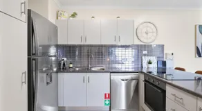 Bayside City Apartments Cairns - Image 4