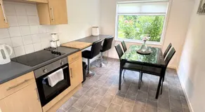 House number 8 sleeps up to 4 People with Smart TVs in Every Room - Image 3
