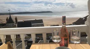 Spacious flat - fabulous sea views & walk to beach - Image 4