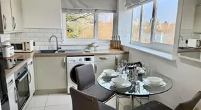 Cardiff Bay Escape Stunning Views Free Parking - Image 4