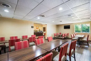 Baymont Inn & Suites Wright Patterson AFB - Image 5