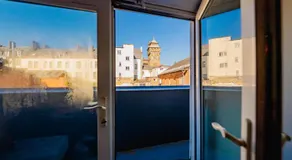 Modern 2 BR 2 Bath Flat With Balcony & Fast WiFi - Image 3
