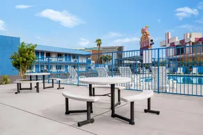 Travelsuites Hotel - Image 3