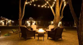 Primrose Inn and Suites - Image 2