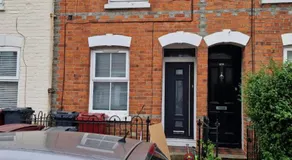 Entire house in the heart of Reading for contractors and short term breaks - Image 5