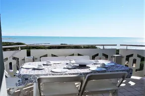 Inviting Apartment by the Beach - Image 4