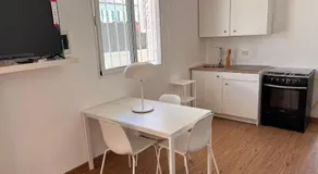 EMY HOUSE - Image 3
