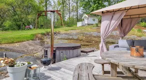 4 Bedroom Cozy Home In Flo - Image 5