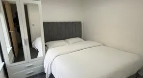 1BR Sleeps Four King Bed Airport amp; City Nearby - Image 4