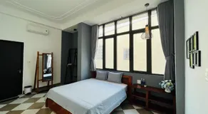 Queenie House - Image 2
