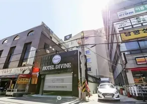 Divine Hotel - Image 3