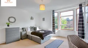 Spacious 6-Bedroom House with Parking in Bridgwater Ideal for Contractors & Group Stays - Image 2