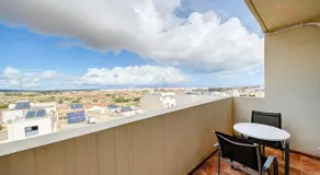 Cosy 2BR penthouse with private balcony by 360 Estates - Image 4
