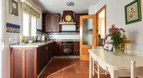 Villa avec piscine privée, terrasse et barbecue | Vue piscine - Image 4