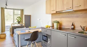 Modern ausgebauter Überseecontainer als Tiny House - Image 2