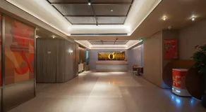 Orange Hotel Shanghai North Xizang Road Subway Station - Image 4