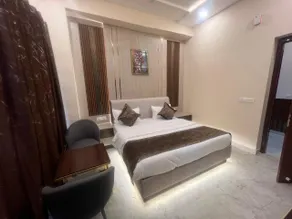 Hotel Highway Retreat - Image 2