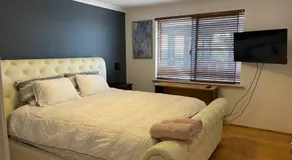 Lakeside Retreat - Image 2