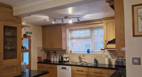 Hereford City - Goldcrest House - 4 Bedroom House With Parking, Located Very Close To City Centre & River Wye - Sleeps Up To 6 Guests - Hosted by RENTMYHOUSE - Image 3