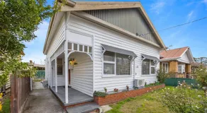 Stylish Home 5min drive to Sovereign Hill & Lake Wendouree - Image 3