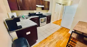 Modern Luxury Executive Room with NYC Fast Access - Image 4