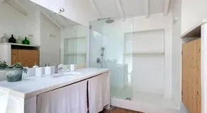 Casa Típica com Pátio e Tanque - Image 2