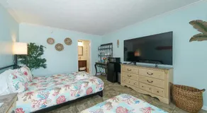 Heated Pool, Huge TV, Waterfront Tiki Bar & Grill, Close to Beaches - Image 2
