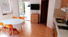 Myrtle Two Bedroom Apartment - Image 3
