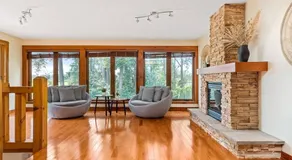 Unique Log House by the Lake, Retreat with Spa Amenities near Presque'ile Provincial Park - Image 3