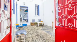 The red door in Koskinou - Image 3