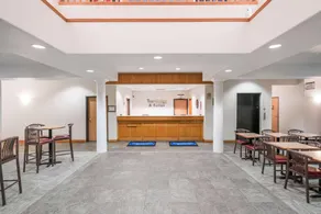 Travelodge & Suites by Wyndham Fargo/Moorhead - Image 3