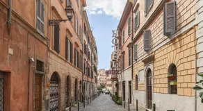 Colosseo Historic Apartment - Image 4