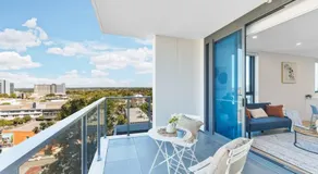 Vivid home in Bankstown 2B2B - Image 3