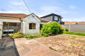 Quiet 2-bed Home in Pascoe Vale South - Image 4