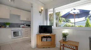 Lucy Lou, charming holiday bungalow in Devon - Image 3