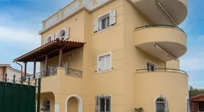 Yellow house - Image 3