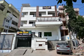 Zora Park Luxury Rooms - Image 2