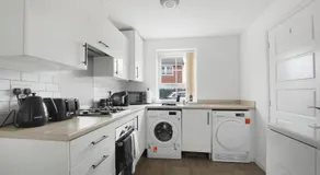 Newcastle Spacious 3-bedroom Semi-detached House with Parking, Sleeps 8, by URBAN PINNACLE STAYS - Image 3