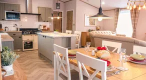 The White Rose Lodge with Hot Tub - Image 2