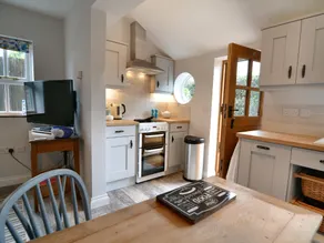 Pine Tree Lodge, Bridgnorth - Image 2