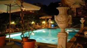 Hotel Flowers - Image 4