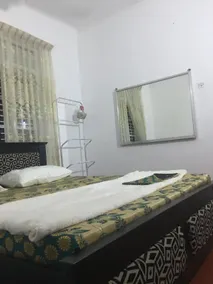 WHITE HOUSE HOSTEL - Image 2