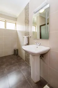 VICTORIA COMFORT INN - Image 2