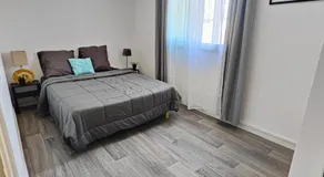 Grand F3 lumineux 55 m proche centre, plages, balcon, clim - Image 2