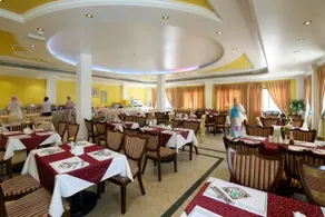 Summer Land Hotel - Image 4