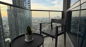 High View Suite in BGC with Swimming Pool - Image 4
